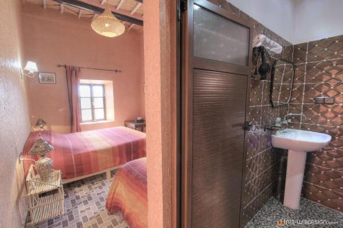 Ένα μπάνιο στο La Porte du Dades