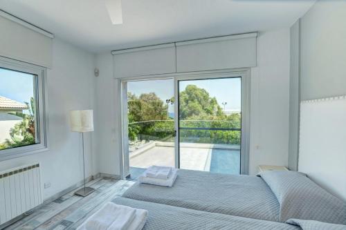 Ένα ή περισσότερα κρεβάτια σε δωμάτιο στο Olympic Gardens Villa
