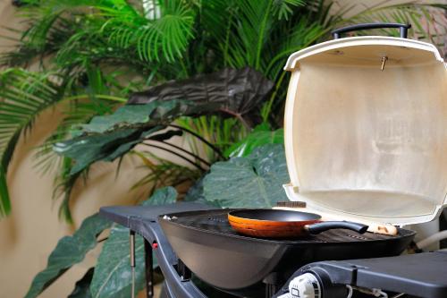 a grill with a bowl and a pan on it at Bamboo Bonaire by Boutique Bonaire Unique Resorts in Kralendijk