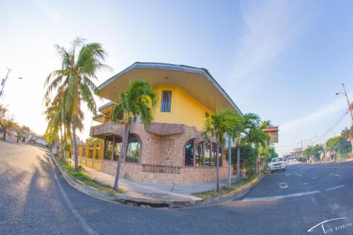 プンタレナスにあるHotel La Puntaのギャラリーの写真