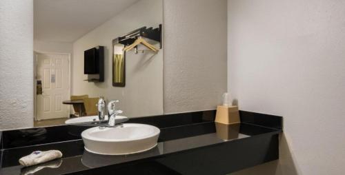 a bathroom with a sink and a mirror at Motel 6 Irving - Loop 12 in Irving