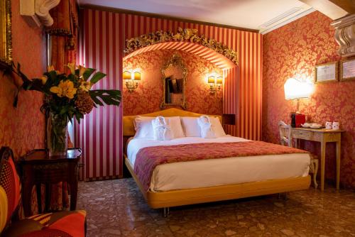 Hotel Santo Stefano Image