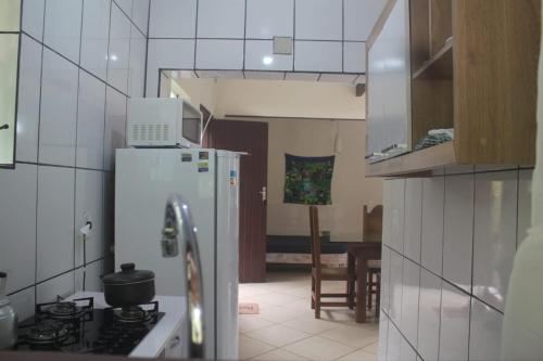Dapur atau dapur kecil di Vila da Sol Itaipava casas e estúdios