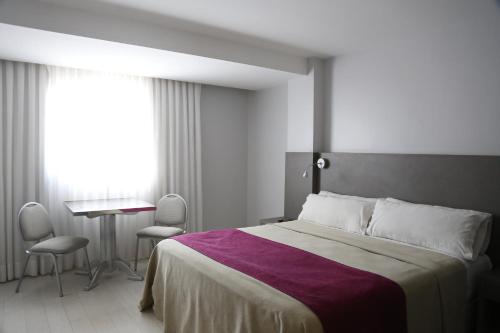 Una cama o camas en una habitación de Termas de Miraflores Hotel Termal
