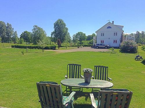 Jardín al aire libre en Höhällets Lantliga Rum