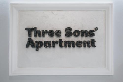 Three Sons Apartment في نوفي ساد: لافتة مكتوب عليها 