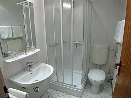 Koupelna v ubytování Hotel Gasthof Herderich