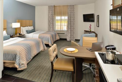 En eller flere senge i et værelse på Candlewood Suites Houma, an IHG Hotel