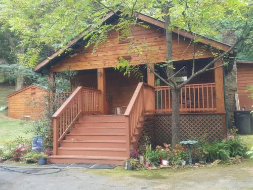 Cozy Creek Cabin