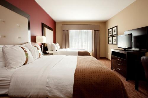 Кровать или кровати в номере Holiday Inn Hammond by IHG