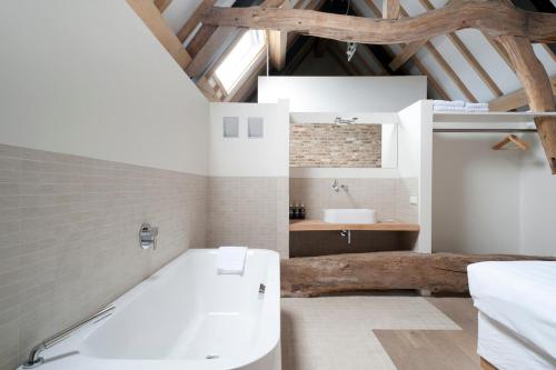 Bilik mandi di Cour 8 Lofts