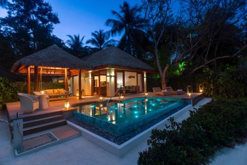 Bazén v ubytování Baros Maldives nebo v jeho okolí