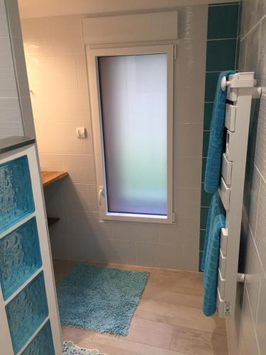 Bilik mandi di Gîte de Gazelle Chambres d'hôte
