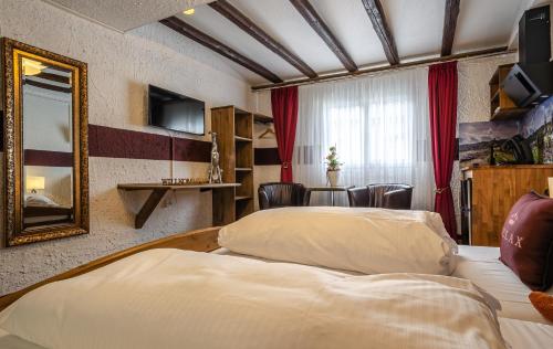 a hotel room with two beds and a mirror at MoselUnion - "schlafen & genießen" in Cochem