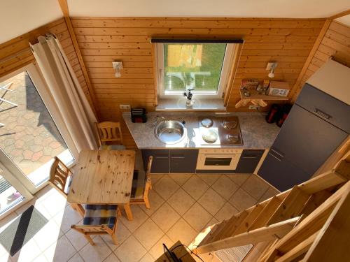 Η κουζίνα ή μικρή κουζίνα στο Roter Ostseebungalow