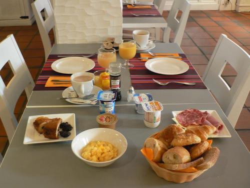
Options de petit-déjeuner proposées aux clients de l'établissement Hôtel Les Alizés
