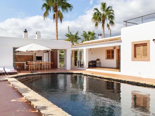 Ideally located villa with pool a (Spanje Sant Jordi ...
