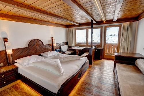 Postel nebo postele na pokoji v ubytování Alpenbad Hotel Hohenhaus