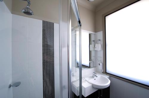 Ένα μπάνιο στο Best Western Blackbutt Inn