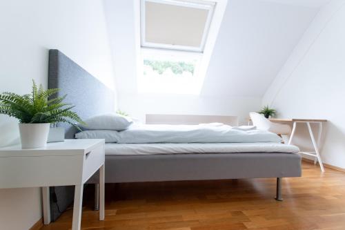 Postel nebo postele na pokoji v ubytování Kong Oscars Apartments