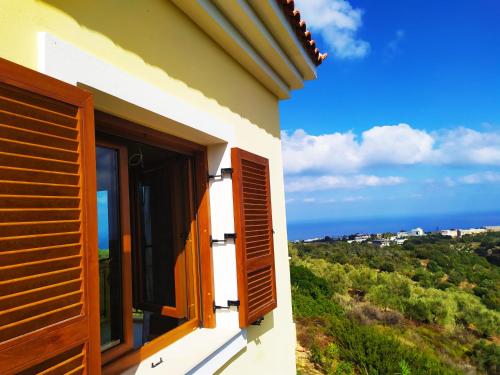 an open window with a view of the ocean at Villa Farangi in Gállos