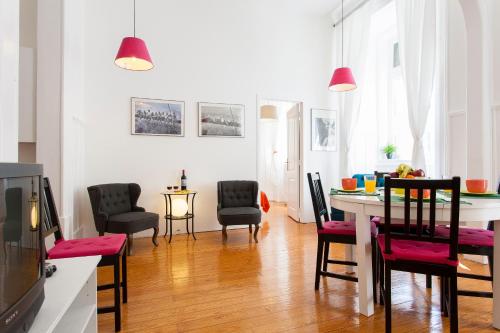 Downtown Augusta Apartment