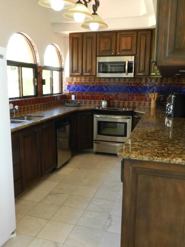Dapur atau dapur kecil di Condominios Brisa - Ocean Front