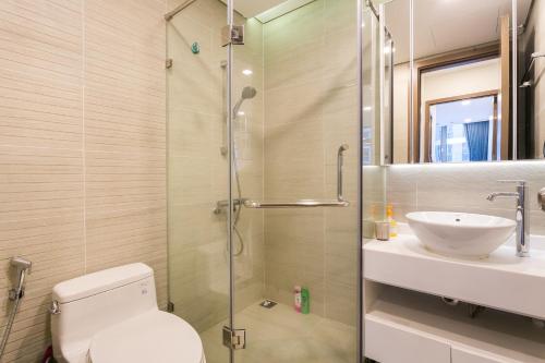 Phòng tắm tại Go Sweet House - Rivergate Residence