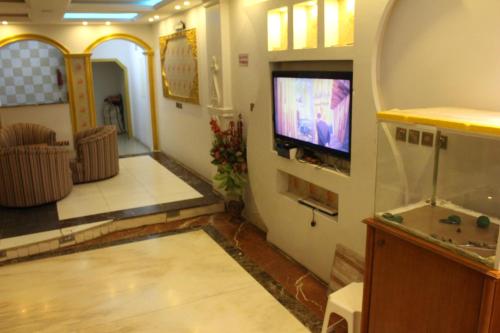 Al Fanar Al Alamaya 3- Hay'aa Malakeya entrance電視和／或娛樂中心