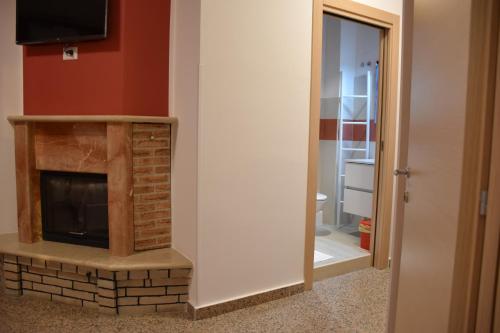a living room with a fireplace and a television at La Pescarella in Ginosa