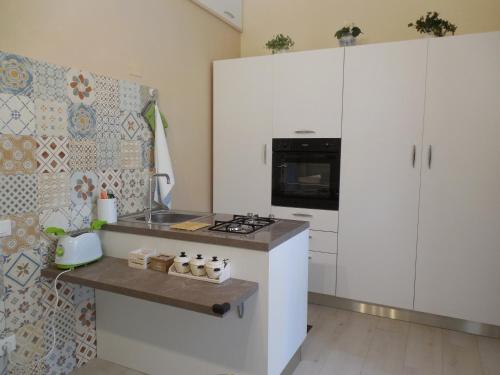 Kuchyň nebo kuchyňský kout v ubytování Giardino della Nonna Bice - locazioni turistiche