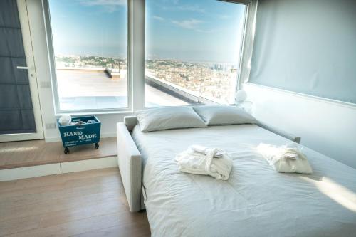 A bed or beds in a room at Terrazza Manù - loft suspended over the city-Vomero