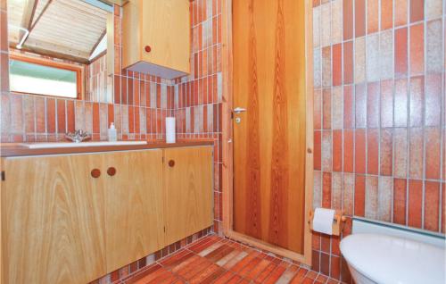 Ванна кімната в Stunning Home In Store Fuglede With Wifi