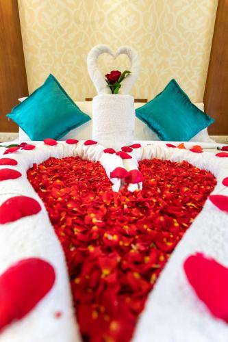 Una cama o camas en una habitación de Monsoon Grande