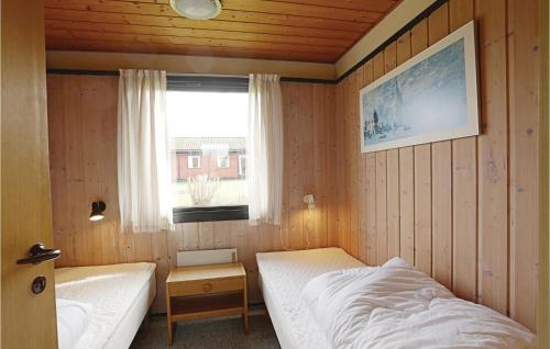 ArnagerにあるPyrusの小さなベッドルーム(ベッド1台、窓付)