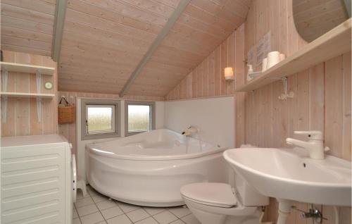 SønderhoにあるBeautiful Home In Fan With 3 Bedrooms, Sauna And Wifiのギャラリーの写真