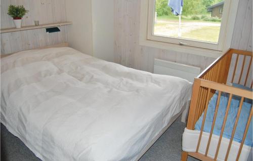 a bedroom with a white bed and a window at Awesome Home In Humble With 3 Bedrooms, Sauna And Wifi in Humble