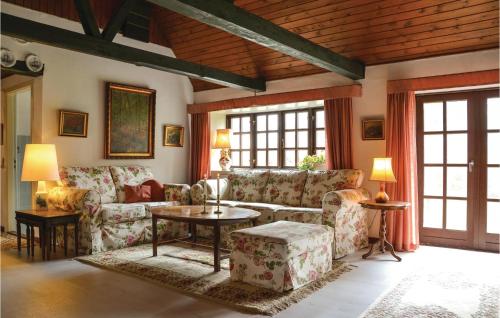 Posezení v ubytování Three-Bedroom Holiday Home In Kirke Eskilstrup