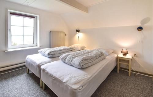 Katil atau katil-katil dalam bilik di Gorgeous Home In Haarby With Kitchen