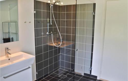 Baðherbergi á Beautiful Home In Hirtshals With 3 Bedrooms And Wifi
