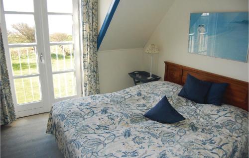 Un pat sau paturi într-o cameră la 3 Bedroom Stunning Home In Dannemare