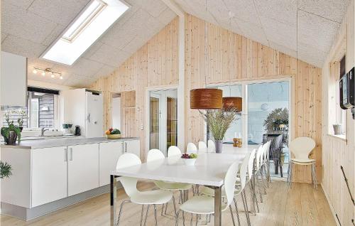 Η κουζίνα ή μικρή κουζίνα στο Holiday Home Kronens Have Tranekær Denm