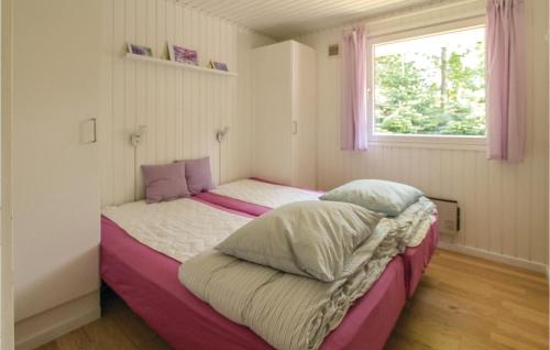 Postel nebo postele na pokoji v ubytování Stunning Home In Vggerlse With Sauna