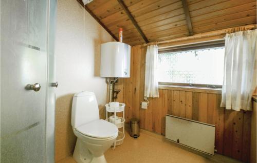 A bathroom at 3 Bedroom Amazing Home In Bjert