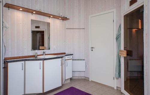 GrønhøjにあるStunning Home In Lkken With 3 Bedrooms, Sauna And Wifiのギャラリーの写真