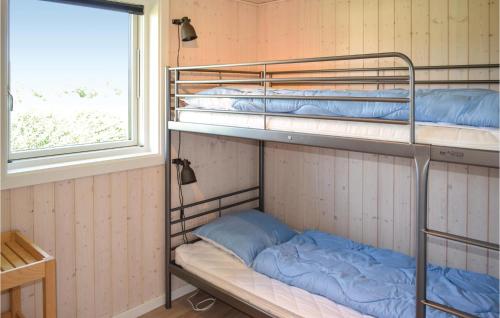 Krevet ili kreveti na sprat u jedinici u okviru objekta Nice Home In Rudkbing With Kitchen