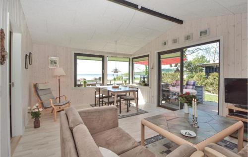 TV a/nebo společenská místnost v ubytování Holiday Home Alkenvej