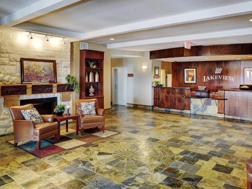 
The lobby or reception area at Lakeview Inns & Suites - Slave Lake
