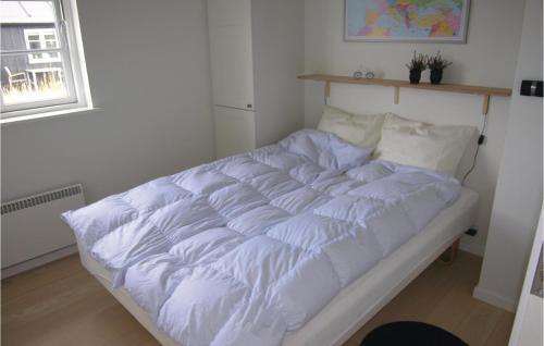 Ένα ή περισσότερα κρεβάτια σε δωμάτιο στο 3 Bedroom Nice Home In Nysted