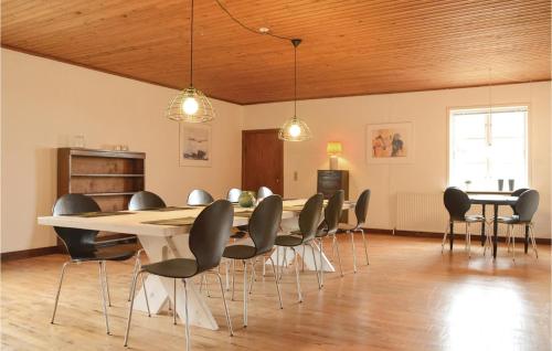 a dining room with a table and chairs at Klitgaarden in Kryle